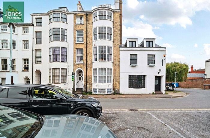 1 Bedroom Flat To Rent In Bedford Row, Worthing Centre, West Sussex, BN11