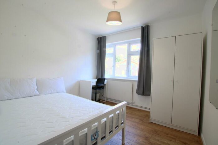 House To Rent In Newton Court, Haywards Heath, RH16