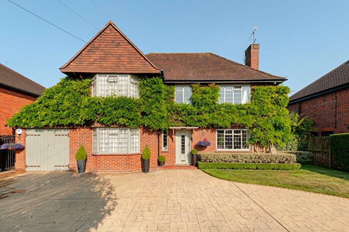 4 Bedroom Country House For Sale In Green Lane, Burnham, Buckinghamshire, SL1
