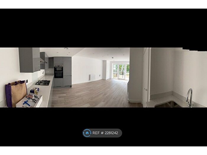 2 Bedroom Flat To Rent In Gunpowder Road, Worcester Park, KT4