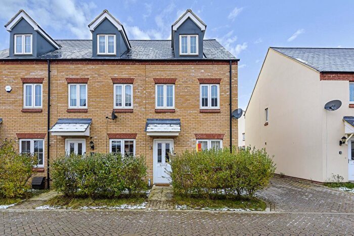 3 Bedroom Semi-Detached House To Rent In Fontwell Road, Bicester, OX26
