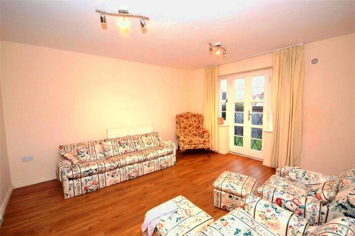 2 Bedroom Flat To Rent In Marchant Close, Mill Hill, London NW7