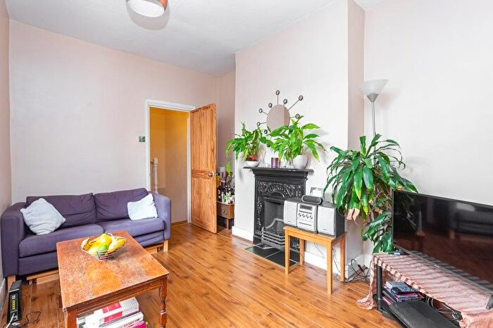 3 Bedroom Maisonette To Rent In Morley Road, London, E10
