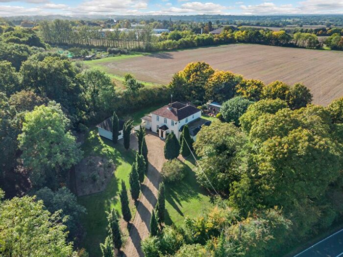 5 Bedroom Detached House For Sale In Hawthorn Hill, Warfield, Bracknell, RG42
