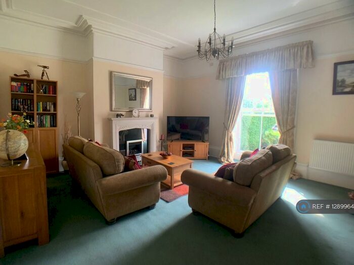 3 Bedroom Flat To Rent In Lindley, Huddersfield, HD3