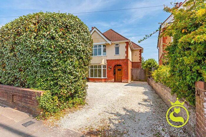 4 Bedroom Detached House For Sale In Alder Road, Poole, BH12