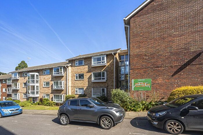 2 Bedroom Flat For Sale In Cliveden Close, Preston Park, Brighton, BN1