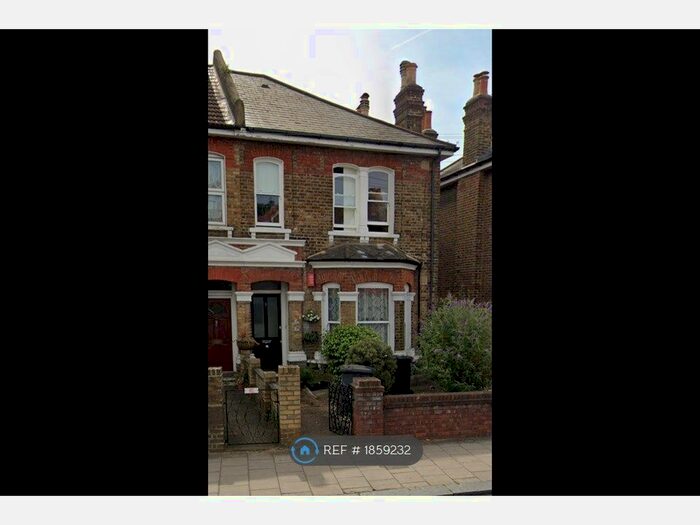 2 Bedroom Flat To Rent In Perry Hill, London, SE6