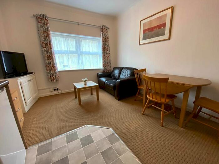 1 Bedroom Flat To Rent In Albert Road South, Southampton, SO14