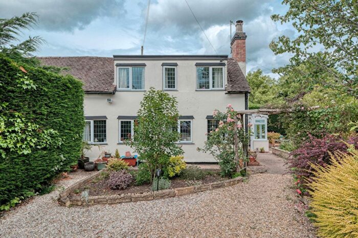 3 Bedroom Semi-Detached House For Sale In Bowling Green Road, Powick, WR2