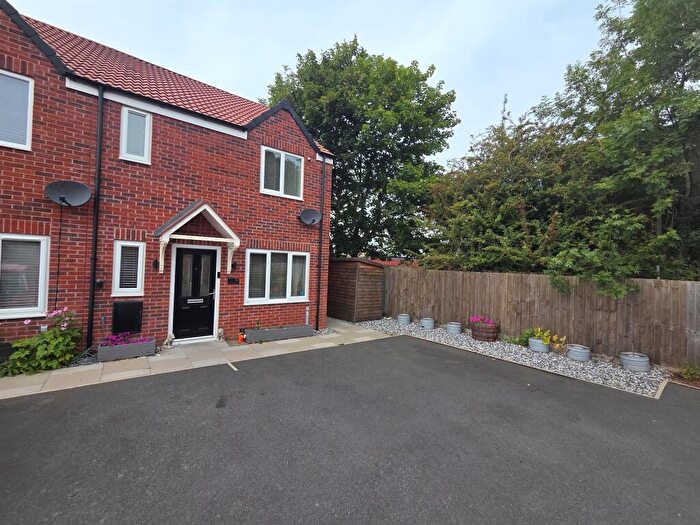 3 Bedroom End Of Terrace House For Sale In Pennington Way, Hucknall, Nottingham, NG15