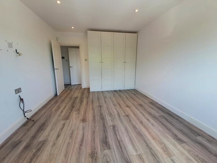 2 Bedroom Flat For Sale In Cherry Tree Lane, Rainham, RM13