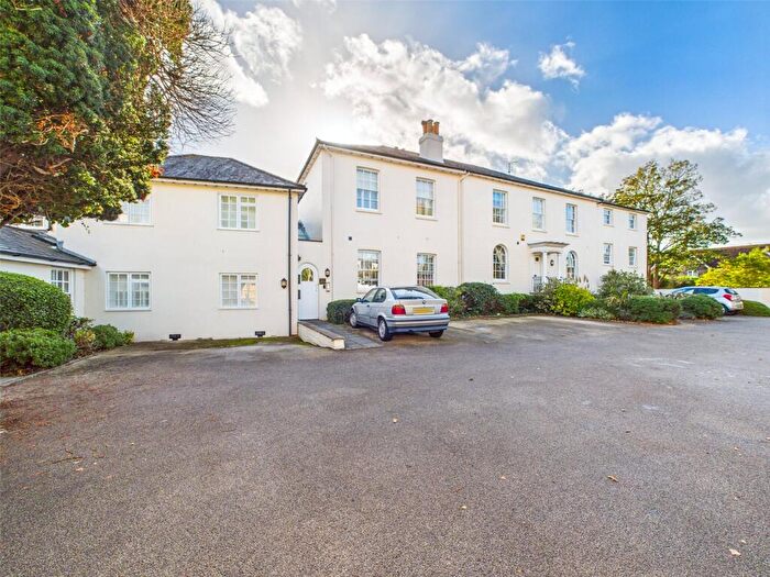 2 Bedroom Apartment For Sale In Purewell, Christchurch, Dorset, BH23