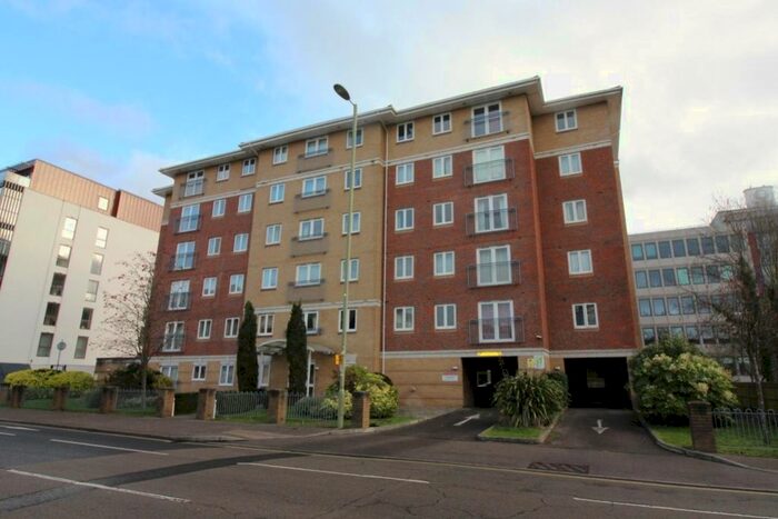 2 Bedroom Flat To Rent In Farnborough, Hampshire, GU14