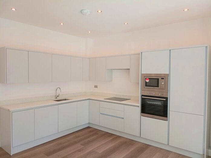 2 Bedroom Flat To Rent In Ambleside Avenue, London, SW16