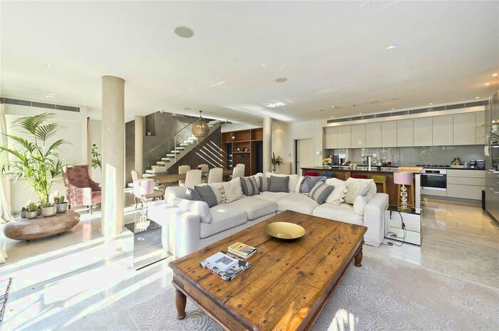 3 Bedroom Flat To Rent In St. Stephens Gardens, London, W2