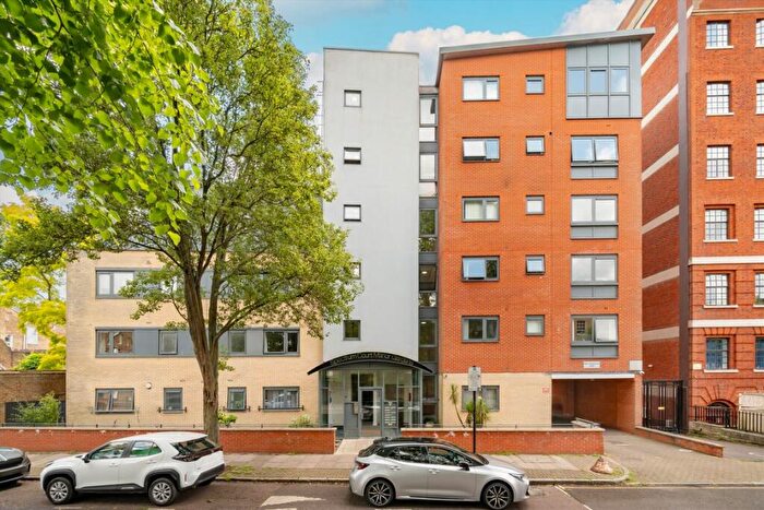 2 Bedroom Flat For Sale In Manor Gardens, Islington, N7