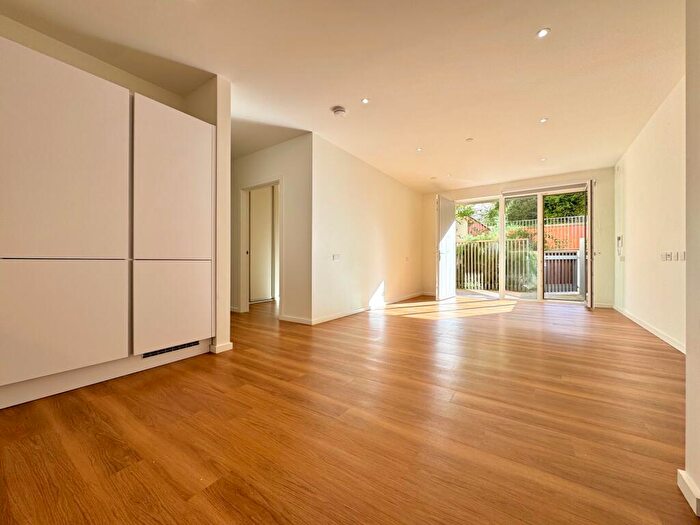 3 Bedroom Apartment To Rent In Mighell Street, Brighton, BN2