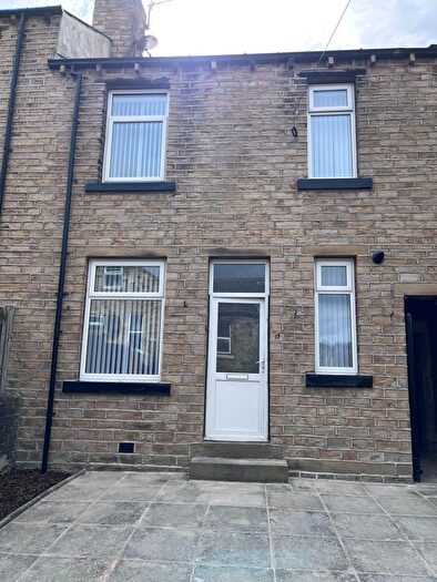 2 Bedroom Terraced House For Sale In Beaumont Street, Moldgreen, Huddersfield, HD5