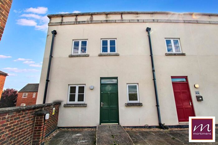 2 Bedroom Flat For Sale In Wedgewood Street, Aylesbury, HP19