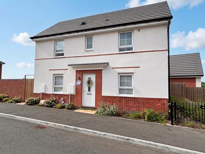 3 Bedroom Detached House To Rent In Hillcrest Road, Nuneaton, CV10