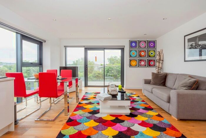 2 Bedroom Flat To Rent In Kingman Way, Newbury, RG14