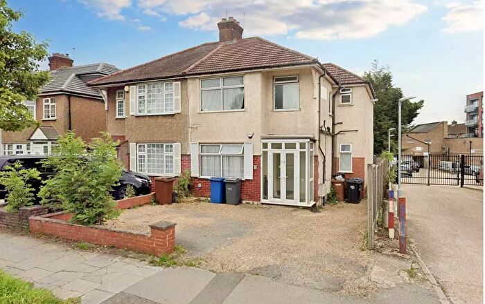 2 Bedroom Flat To Rent In Weston Drive, Stanmore, HA7
