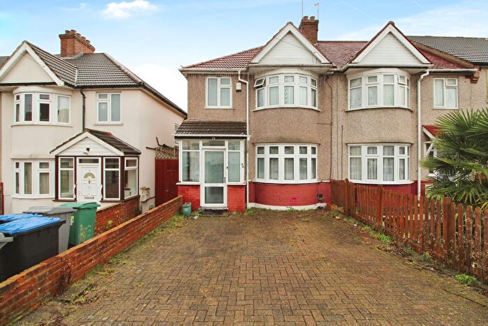 4 Bedroom Semi-Detached House To Rent In Dunster Drive, Kingsbury, London, NW9