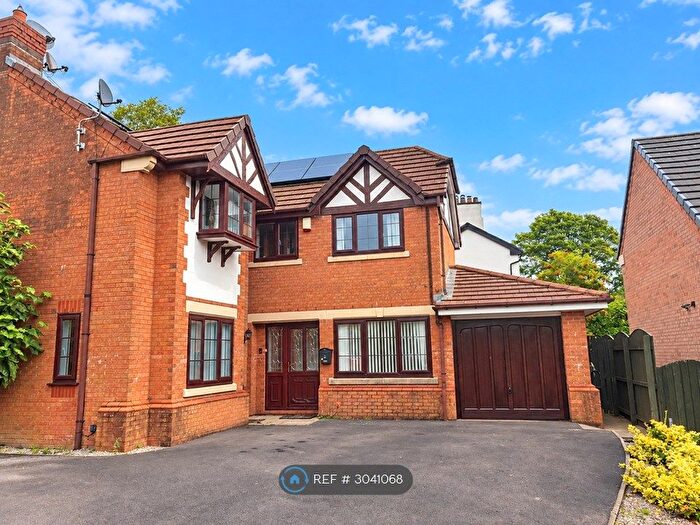 6 Bedroom Detached House To Rent In Waterslea Drive, Bolton, BL1