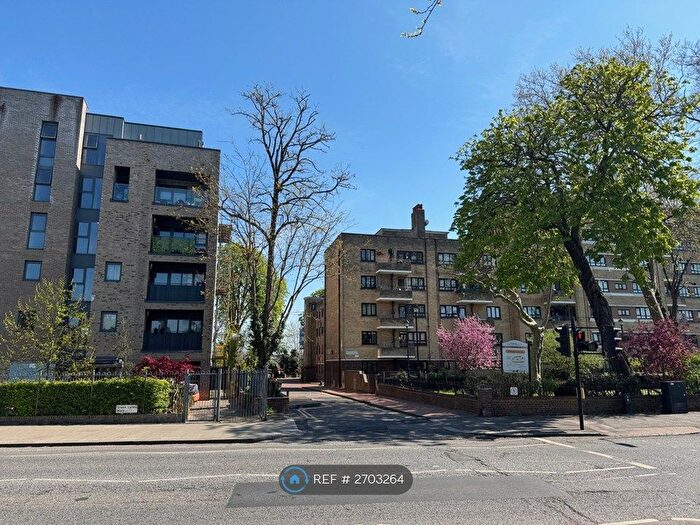 3 Bedroom Flat To Rent In Chadworth House, London, N4