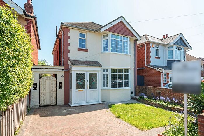 3 Bedroom Detached House To Rent In Middle Road, Southampton, Hampshire, SO19