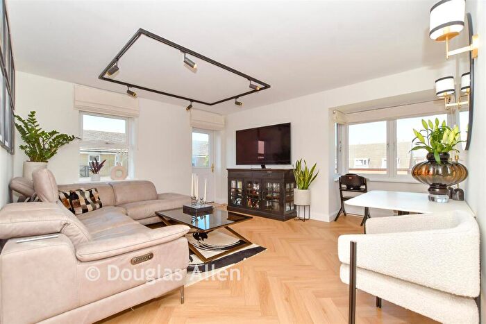 2 Bedroom Flat For Sale In Glandford Way, Romford, Essex, RM6