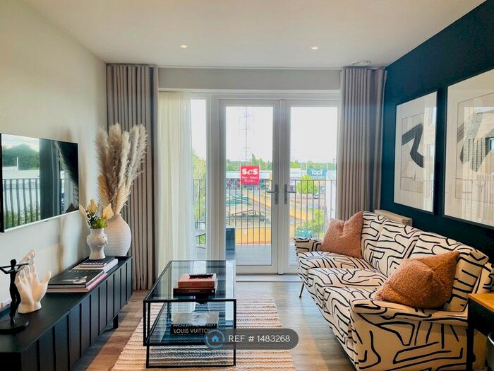 2 Bedroom Flat To Rent In Frogmore Avenue, Watford, WD17