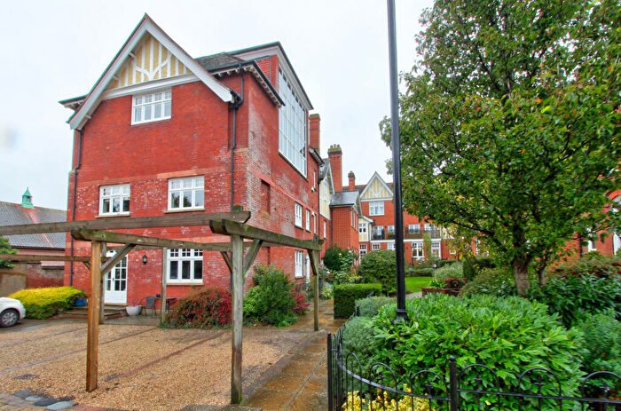 3 Bedroom Flat For Sale In Devereaux Court, Ipswich, IP4