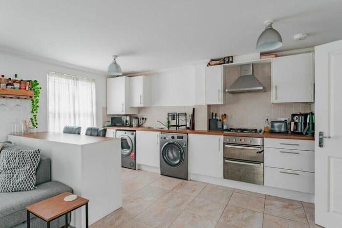 2 Bedroom Flat For Sale In St. James Park Road, Northampton, NN5
