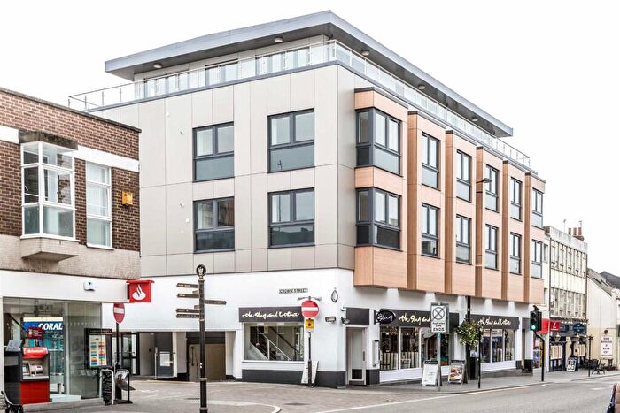 1 Bedroom Flat To Rent In Brentwood - High Street, CM14