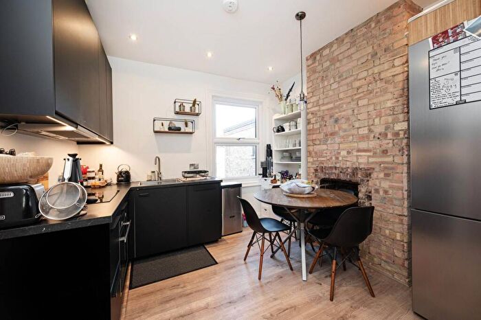 2 Bedroom Maisonette To Rent In Kettlebaston Road, Leyton, London, E10