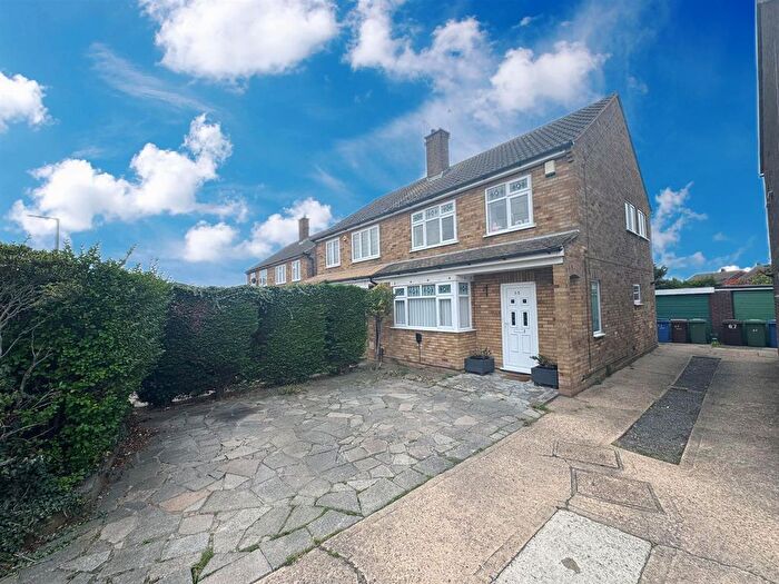 3 Bedroom Semi-Detached House For Sale In The Sorrells, Stanford-Le-Hope, SS17