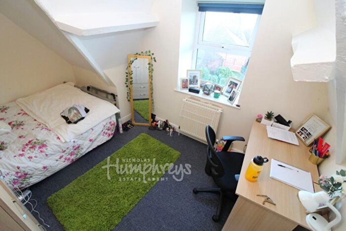 3 Bedroom Apartment To Rent In Flat, Pickmere Road, S10