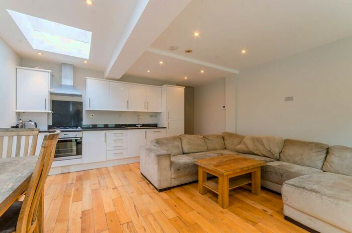 2 Bedroom Flat To Rent In Archel Road, Barons Court, London, W14