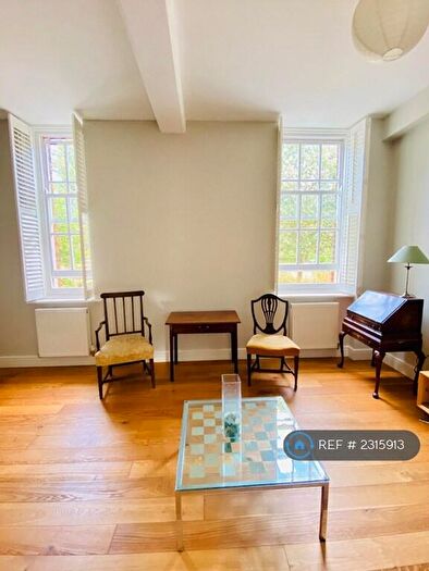 1 Bedroom Flat To Rent In The Parade, Oxon, OX27