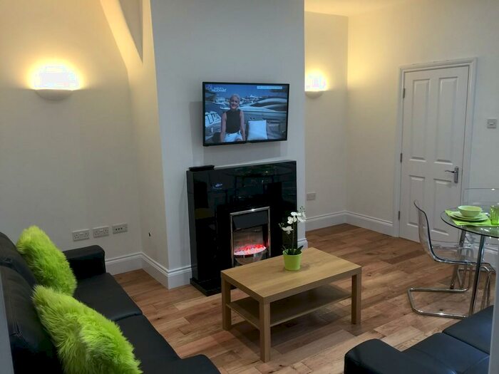 2 Bedroom Ground Flat To Rent In Hazelwood Avenue, NE2