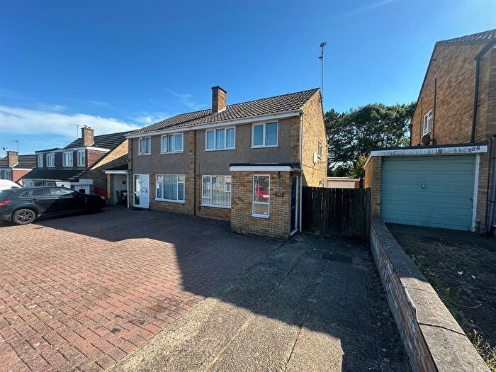 3 Bedroom Semi-Detached House To Rent In Cottingham Grove, Bletchley, Milton Keynes, MK3