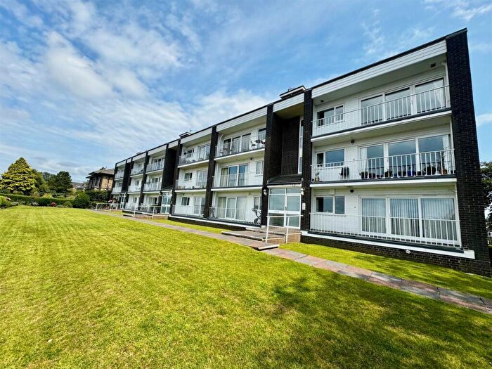 2 Bedroom Flat For Sale In Eastwood Court, Albert Promenade, Savile Park, Halifax, HX3