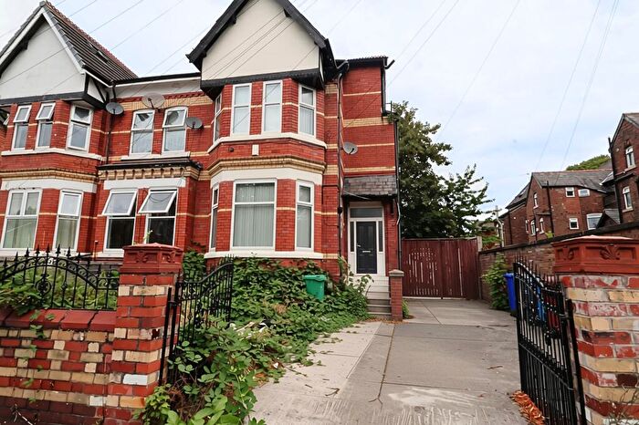 6 Bedroom Semi-Detached House For Sale In Manley Road, Manchester, M16