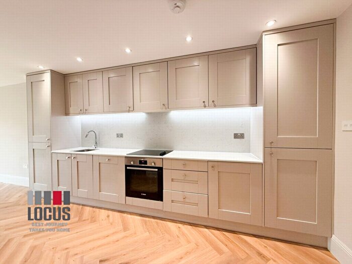 3 Bedroom Flat To Rent In Brooke Road, Stoke Newington, N16