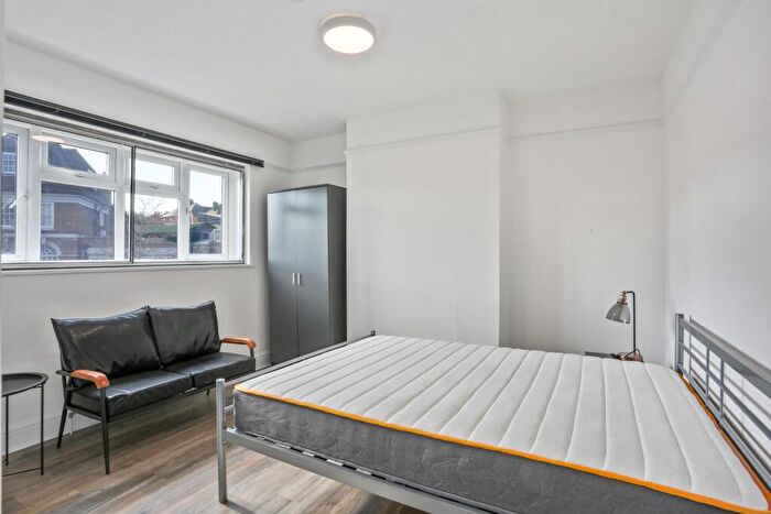 Studio To Rent In Woodbridge Hill, Stoughton, Guildford, GU2