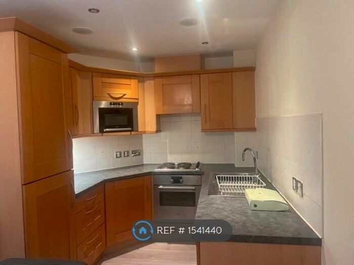 2 Bedroom Flat To Rent In Albany Gardens, Colchester, CO2