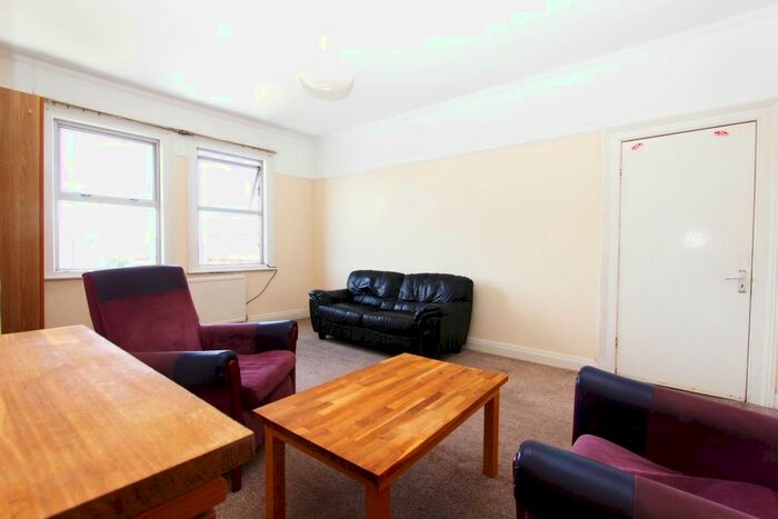 2 Bedroom Flat To Rent In Mitcham Road, Tooting, SW17