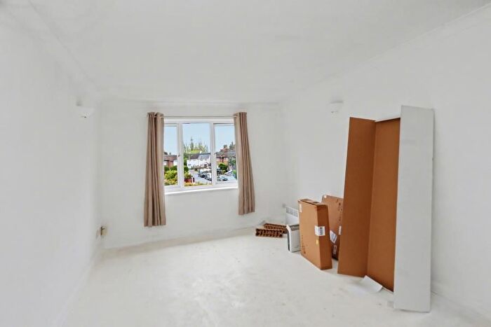 1 Bedroom Flat To Rent In Warwick Road, New Malden, KT3